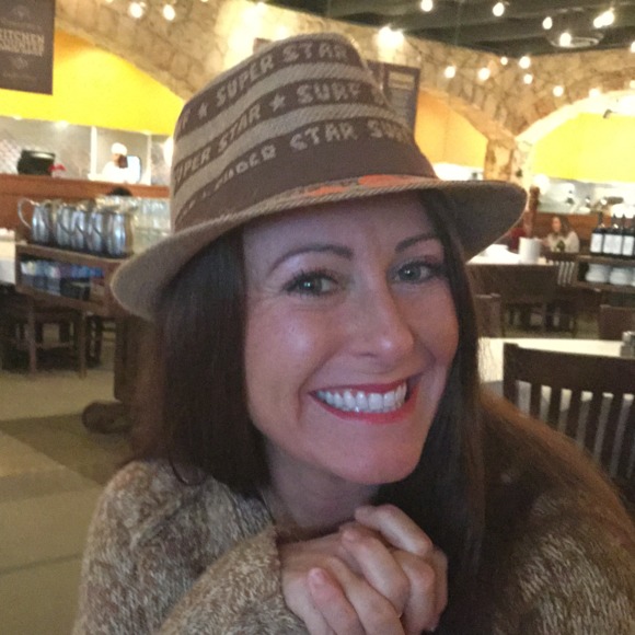 Welcome To My Closet! - Picture 4 of 4